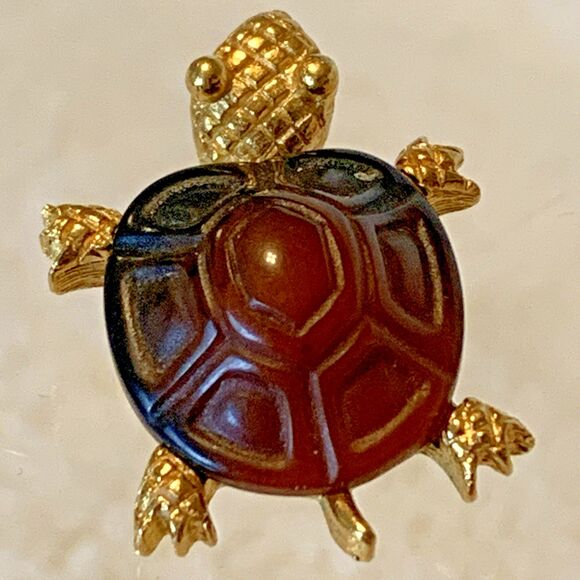Vintage Trifari Signed Turtle Brooch Gold Tone Faux Tortoise Shell Pin 1960s - Picture 4 of 9